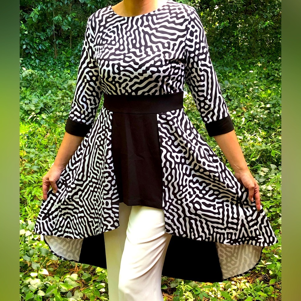 Mileny.com.tr women’s tunic, black and white, 3/4 sleeve. size 8. NWT
